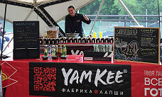 YamKee (Фабрика лапши) стала участником первого Международного дня йоги в России